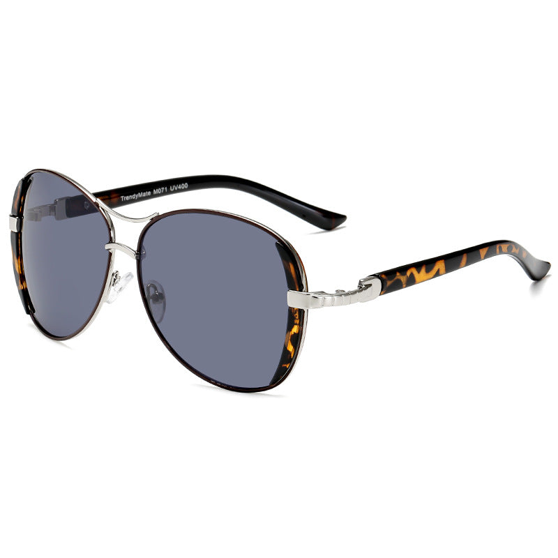 Large Frame Fashionable Sunglasses