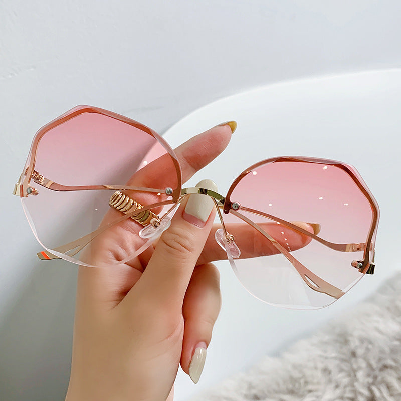 Fashionable UV Protection Light Frame Sunglasses