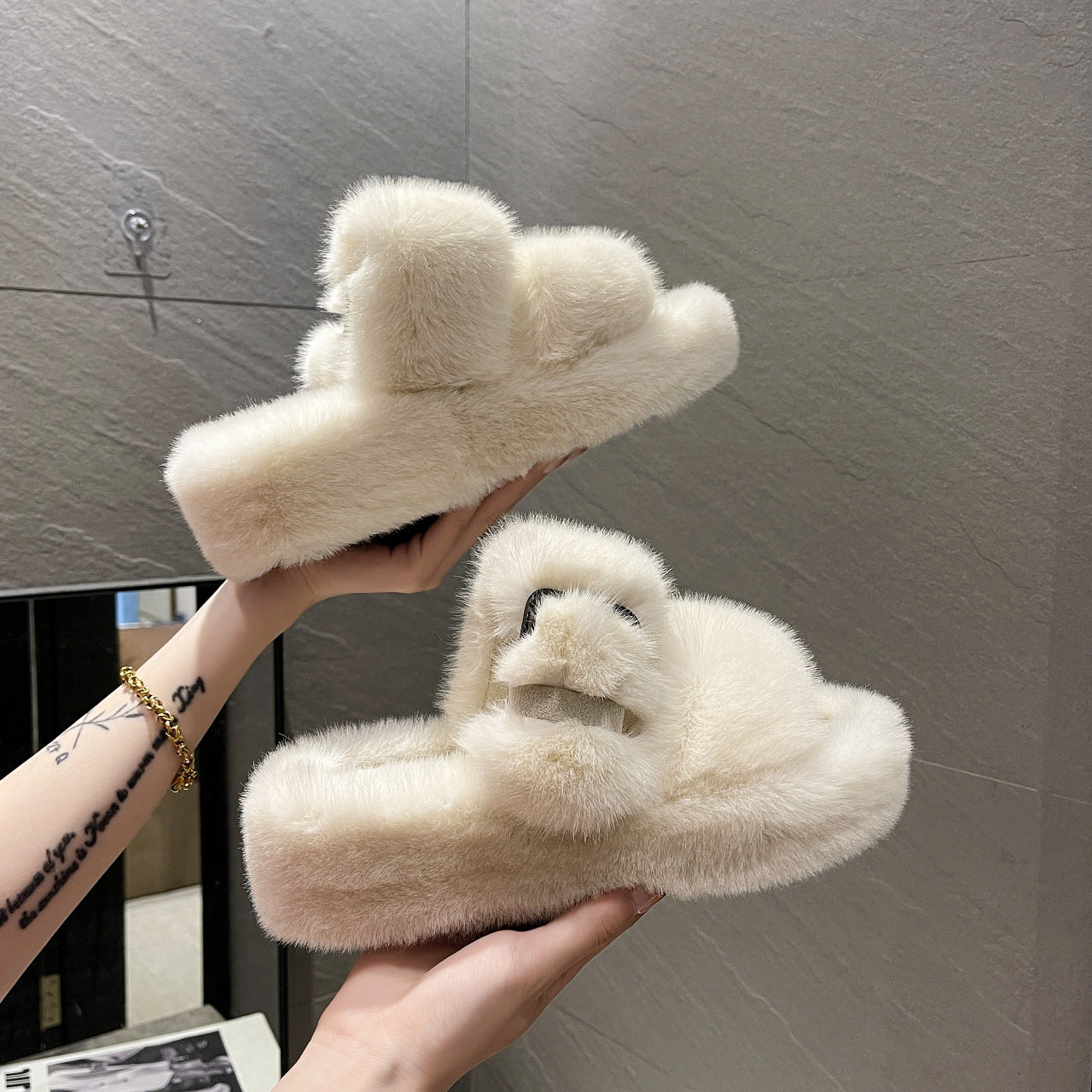 Thick Bottom Furry Slippers For Outside Home