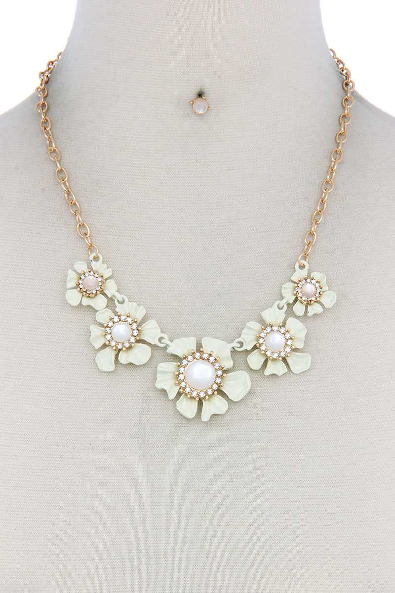 Floral Pearl Bead Necklace