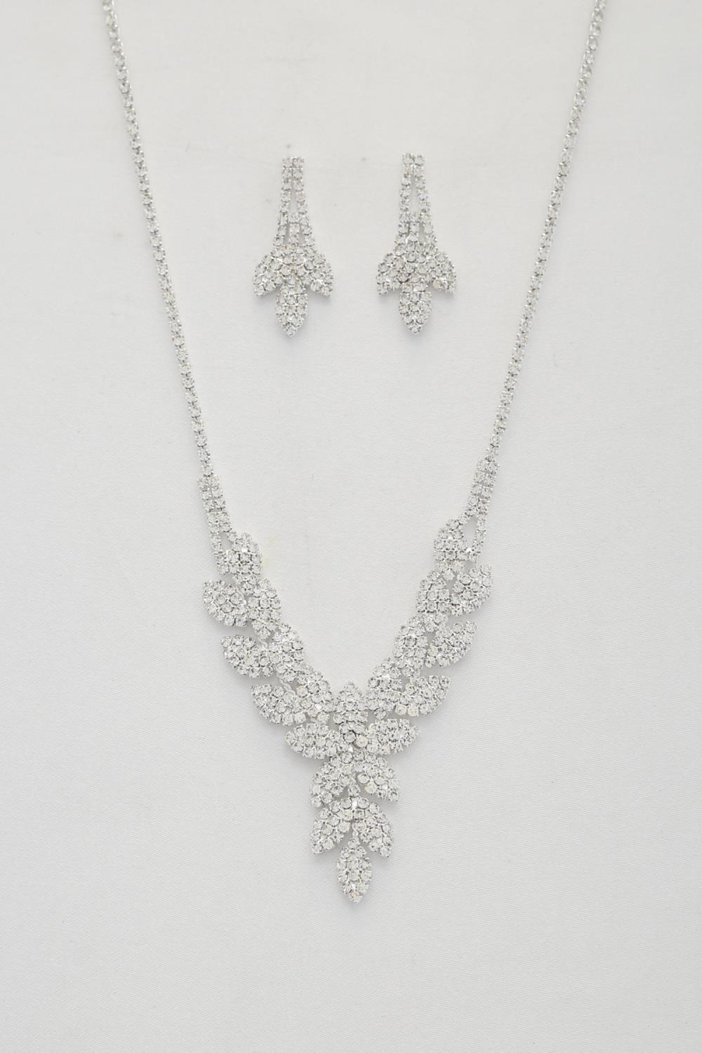 2-Piece Leaf Pattern Crystal Necklace